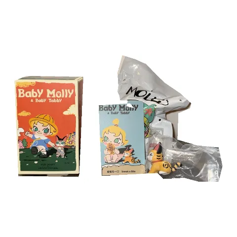 Baby Molly & Baby Tabby: Sneak a Bite